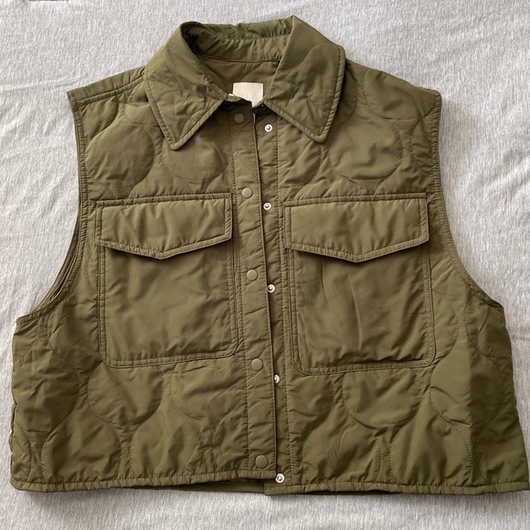 Cute puffy green vest - Picture 1 of 5